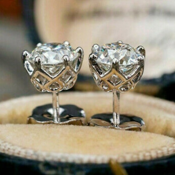 New 925 Silver Stud Earrings Charm Round Cut - Picture 3 of 3